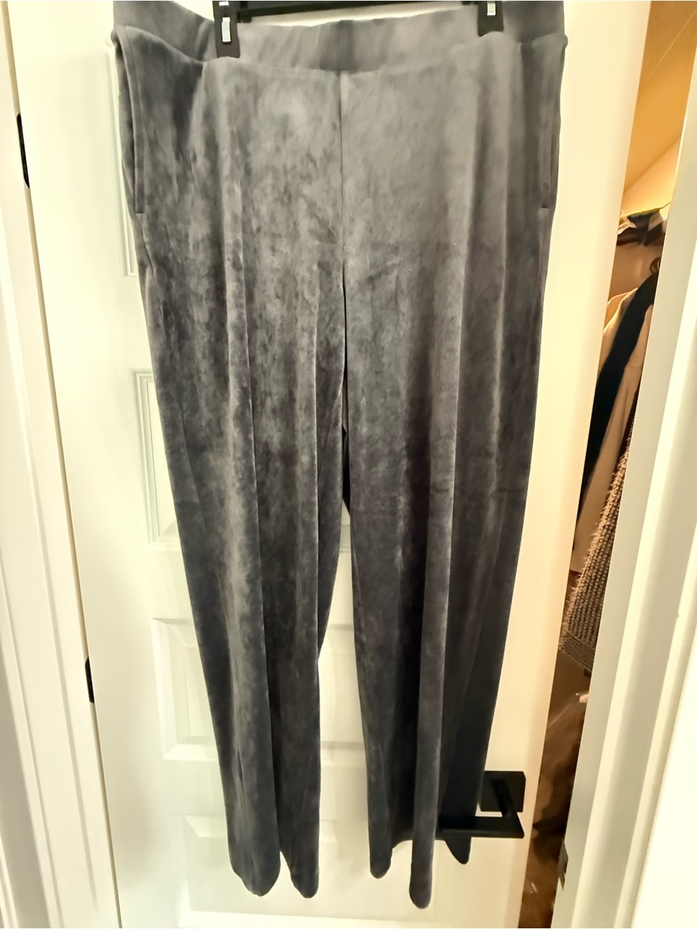 Women's Velvet Straight-Leg Pants in Charcoal